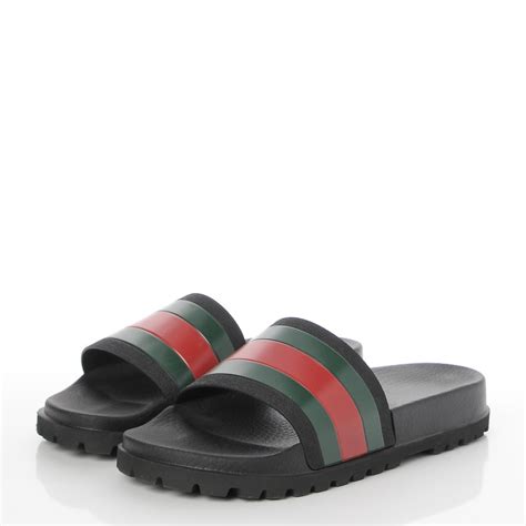 Gucci 72 rubber slides